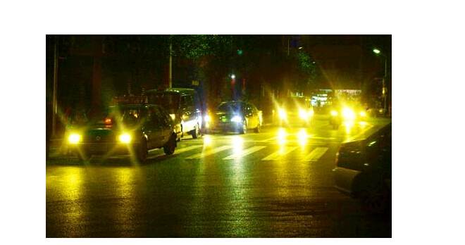 夜晚開車，小心穿了隱身衣的黑衣女子，會吃人！