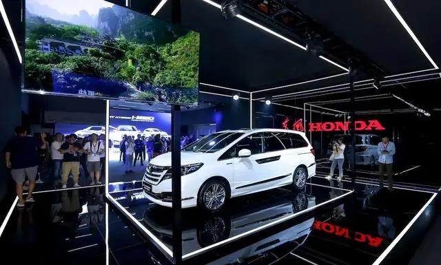 媒體視角 | 詮釋黃金平衡的艾力紳，引領(lǐng)日系MPV“全盛時代”